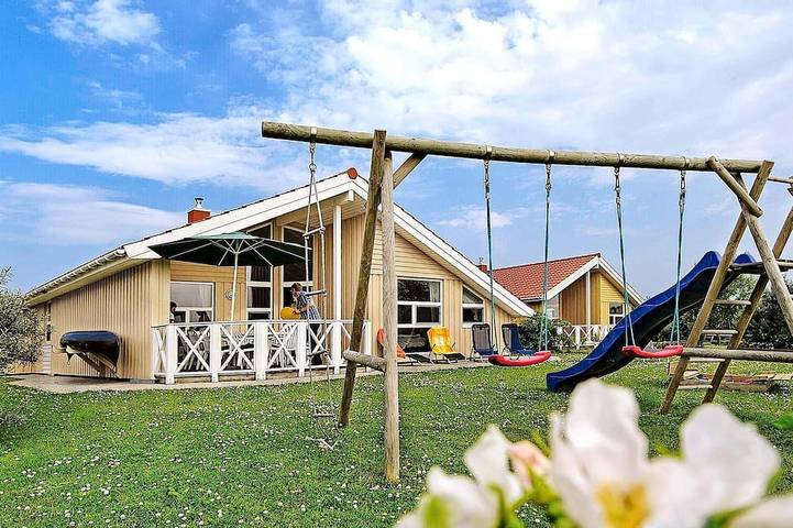 Ferienhaus für 12 Personen, mit Whirlpool und Terrasse sowie Garten und Sauna