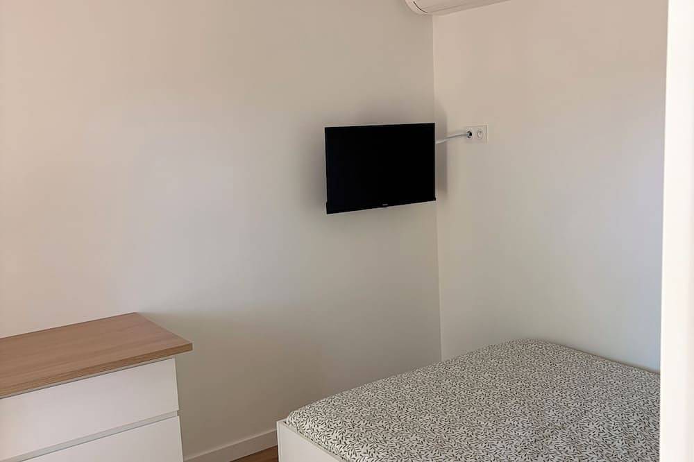 Ganze Wohnung, La Garde, Refurbished - ideal location, sleeps 8 in La Garde, Mittelmeerküste (Frankreich)