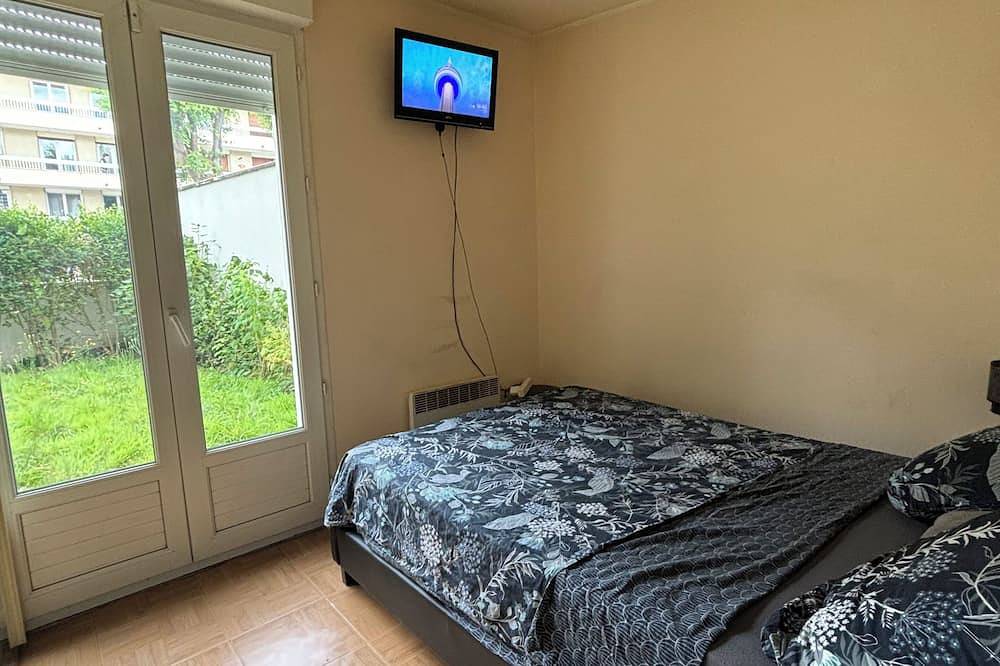 Entire apartment, 2bed garden apartment 20mn Paris Disney Asterix Parc Expo in Livry-Gargan, Seine-Saint-Denis