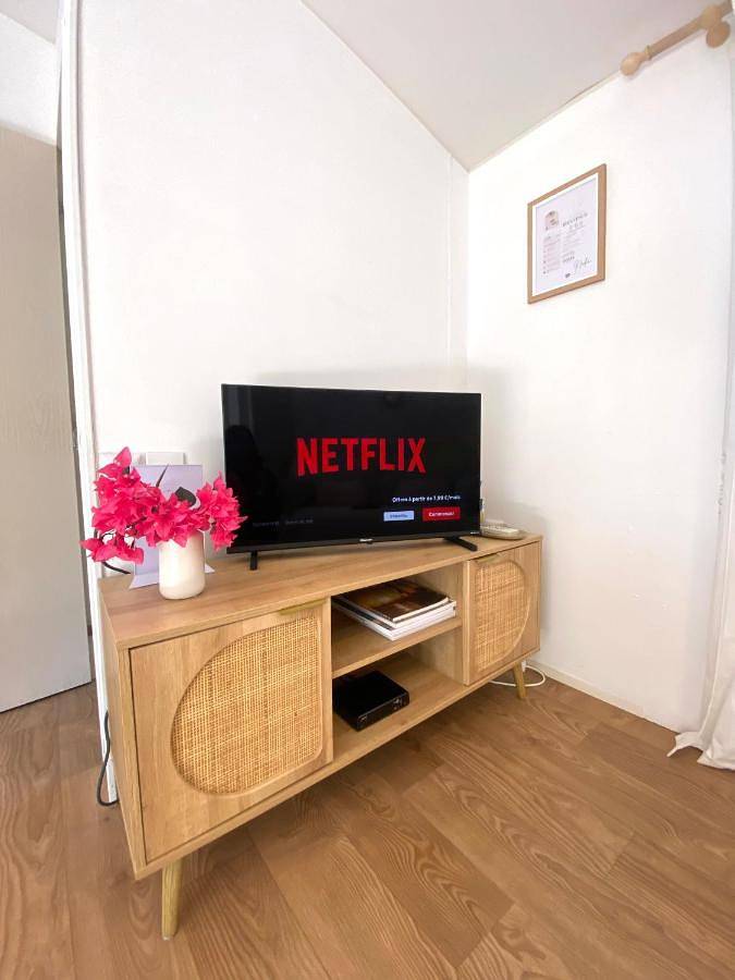 Camping pour 5 personnes, avec piscine et bassin pour enfant ainsi que jardin et jacuzzi à Gassin - 3