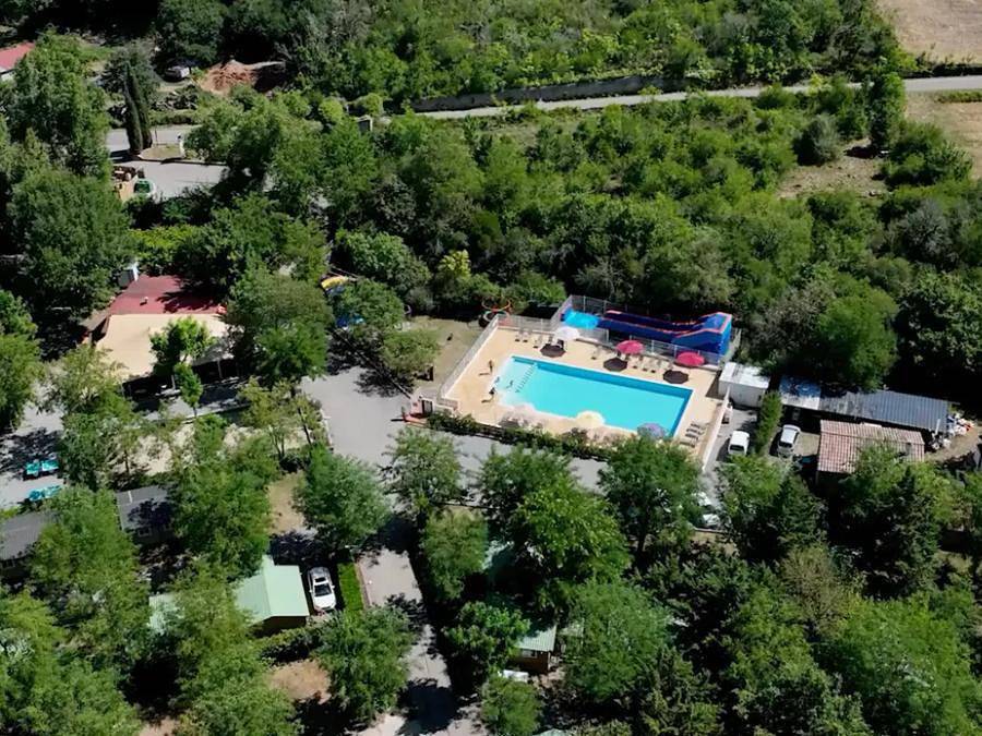 Flower Camping Le Plan d'eau - Chalet 2 personen - Confort Tiny 20m² Überdachte Terrasse + Klimaanlage in Saint-Privat (Ardèche), Ardèche