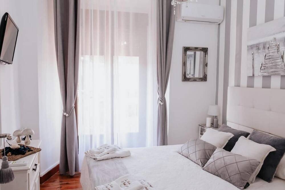 Casa de vacaciones 'Casa Rural El Puente Grande' con piscina privada, Wi-Fi y aire acondicionado in Navahermosa, Provincia de Toledo
