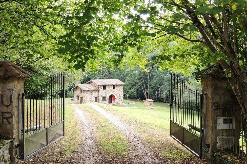 Beautiful independent stone houses absolute peace and beautiful surroundings. beaches in Entrambasaguas, Côte Cantabrienne