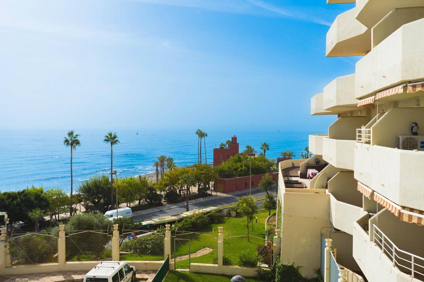 Entire apartment, Apartment 'Benalbeach Sea Front' with Sea View, Wi-Fi and Air Conditioning in Benalmádena Costa, Benalmádena