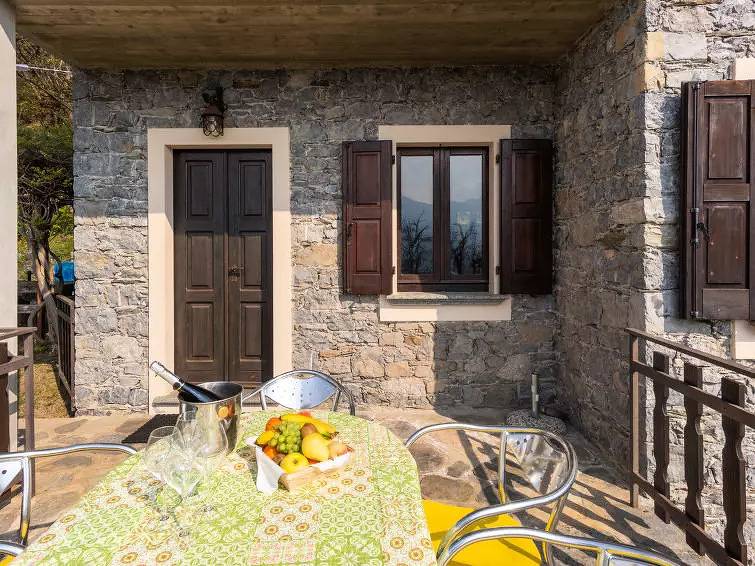 House 6 People in Naro (Como), Gravedona ed Uniti