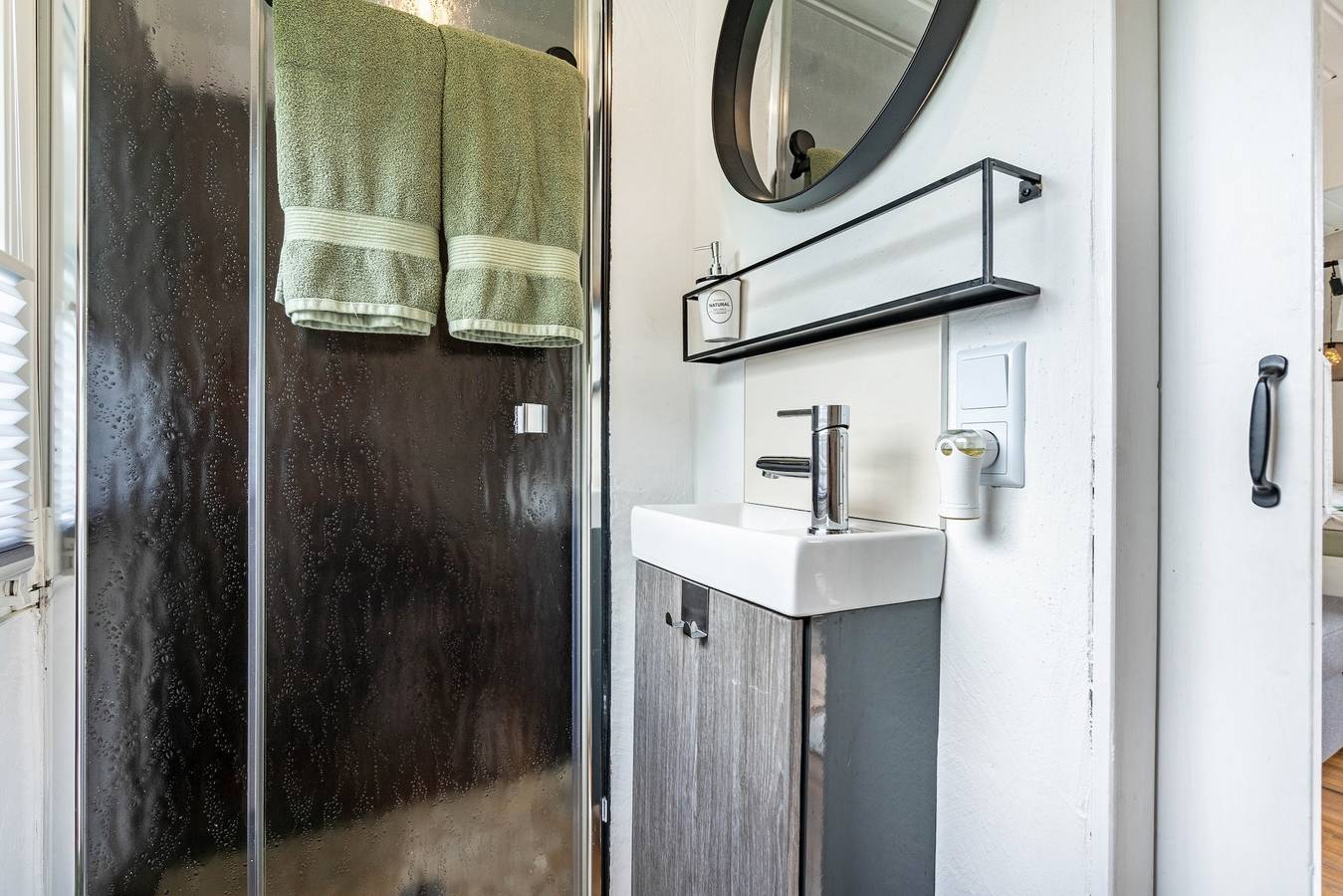 Tiny Home 'Amselnest' met uitzicht op het meer, privéterras en wifi, foto 12