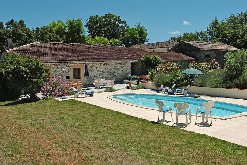 2 chambres 2 salles de bains Quercy traditionnelle grange en pierre in Montaigu-de-Quercy, Quercy