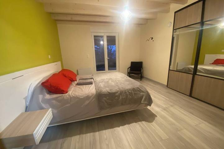 Gîte pour 12 personnes, avec jardin dans Belley - 3