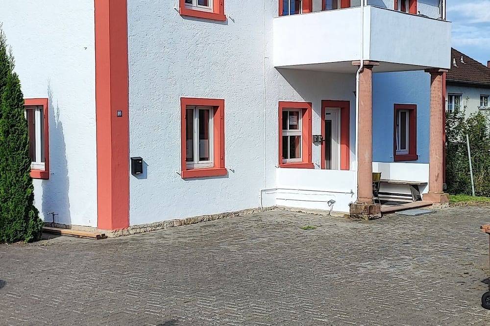 Ganze Wohnung, Monteurwohnung bis zu 10 Personen incl. gratis Parkplatz + Wlan + Grill in Veitshöchheim, Fränkisches Weinland
