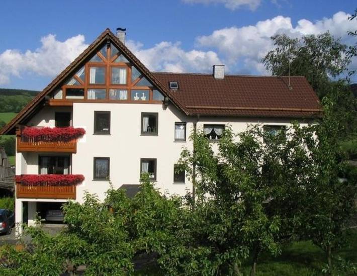 Ferienwohnung für 3 Personen, mit Balkon und Terrasse sowie Garten in Gersfeld