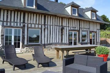 Gîte pour 10 personnes, avec sauna et jardin ainsi que terrasse et jacuzzi à Saint-André-d'Hébertot