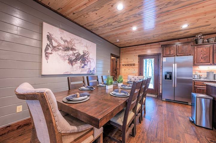 Log cabin for 20 people, with hot tub and balcony in Oklahoma