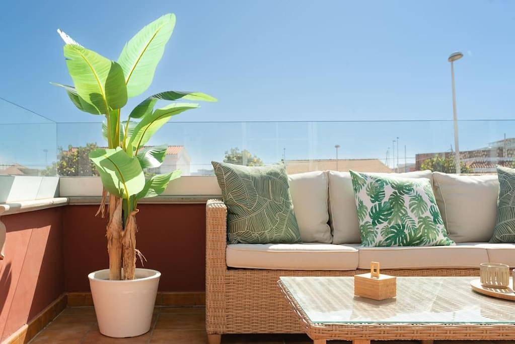 Villa con Piscina en la Playa in Telde, East Gran Canaria