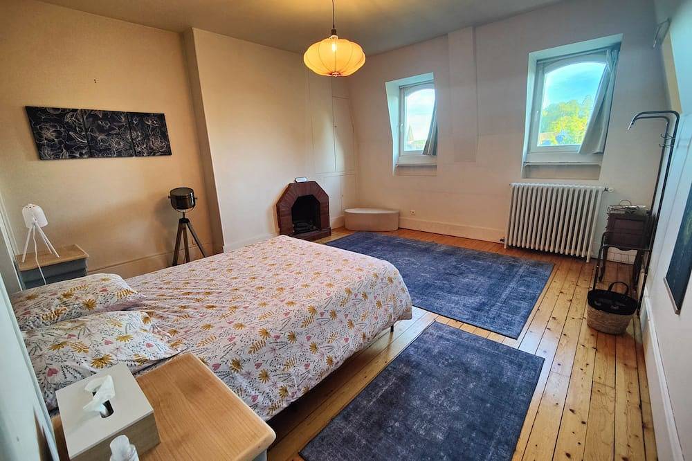Appartement entier, Appartement de charme 100m2 au coeur de Nemours dans une belle maison de Maître in Nemours, Seine-et-Marne
