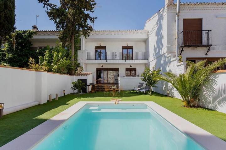Casa para 10 personas, con piscina y jardín en Granada