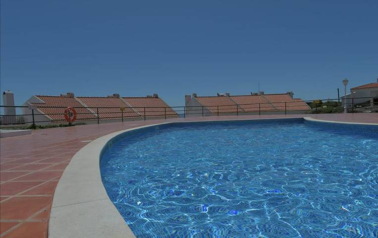 Aparthotel para 6 pessoas, com Varanda/Terraço e Jardim e ainda Piscina em Carvoeira