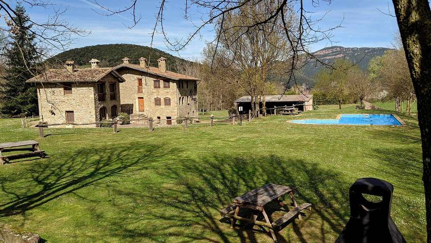 Hel lejlighed, Apartment 'Mas El Carrer - Blau' with Shared Pool, Shared Garden and Wi-Fi in Santa Pau, Naturparken Zona Volcànica de la Garrotxa
