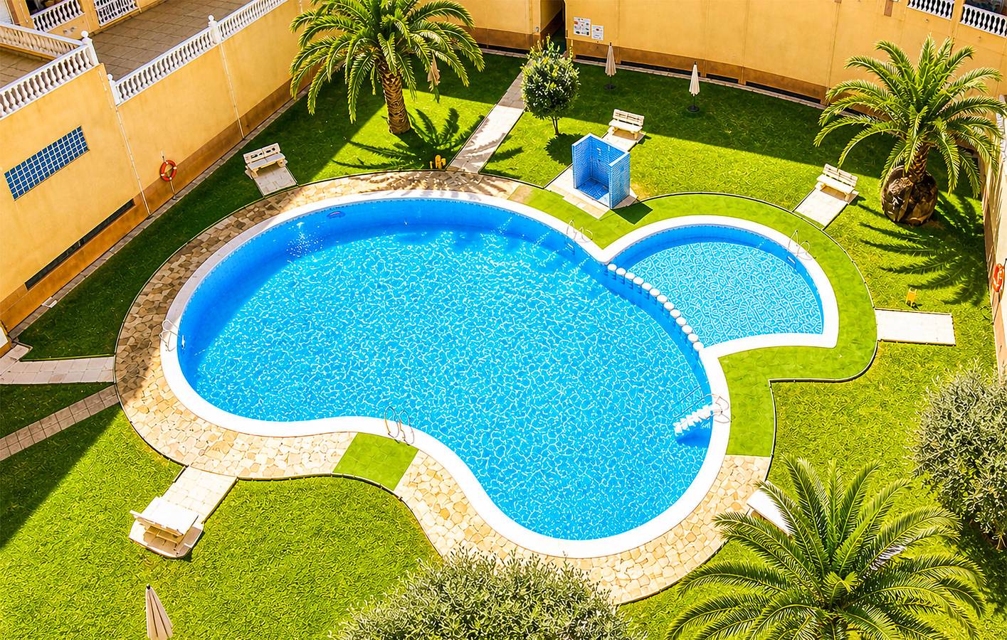 Apartamento vacacional entero, Encantador apartamento con piscina, cerca de Playa Los Locos - WiFi y aparcamiento in Torrevieja Centro, Torrevieja