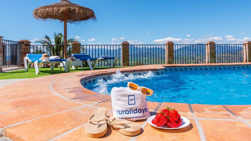 Casa rural para 6 personas, con Balcón/Terraza y Piscina en Álora
