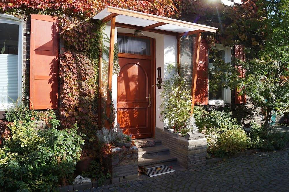 ** Idyllisches Bauernhaus in Köln Porz mit Rheinblick  * in Porz (Köln), Köln
