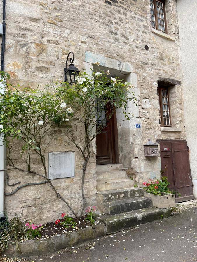 Appartement entier, Studio with Mountain View in Chablis, Région d'Auxerre