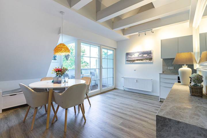 Strandhaus für 2 Personen, mit Balkon und Garten sowie Ausblick in Ahrenshoop, Darß