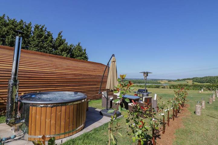 Cottage for 6 people, with hot tub and garden - 1