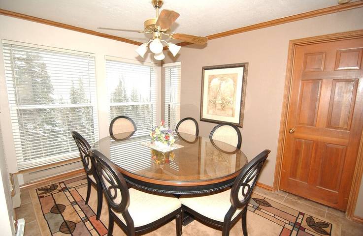 Vacation rental for 14 people, with pool and yard as well as sauna and hot tub in Brian Head