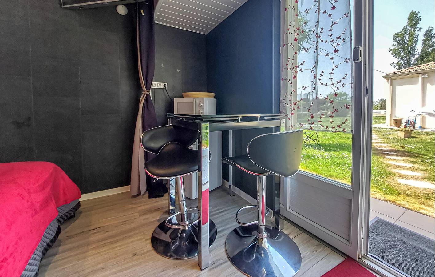 Appartement confortable avec piscine et jardin, à 2 km du centre-ville de Fougueyrolles in Saint-Antoine-de-Breuilh, Périgord Pourpre