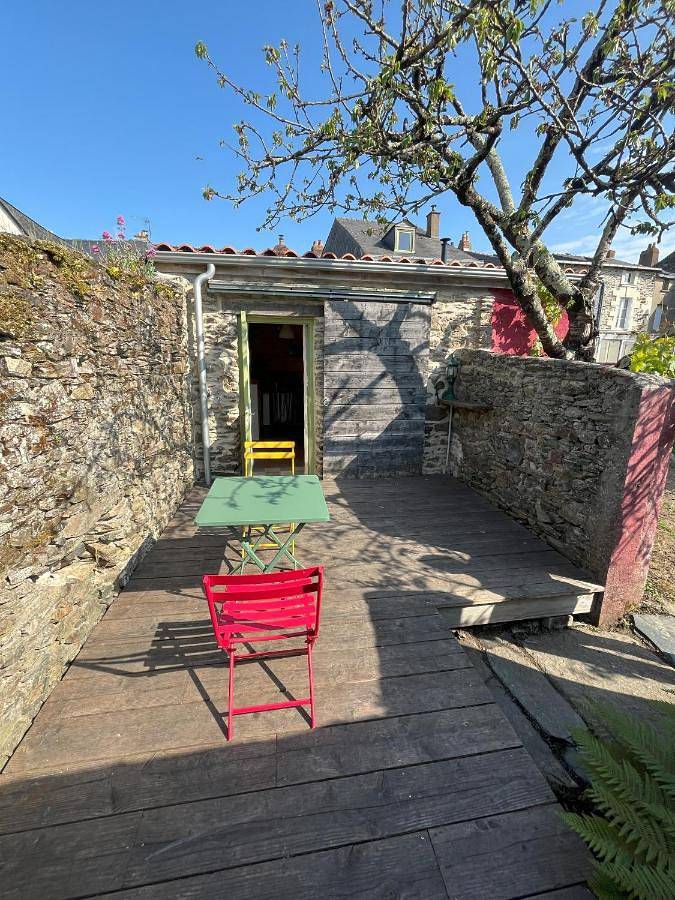 Green cottage in Oudon, Vallée de la Loire