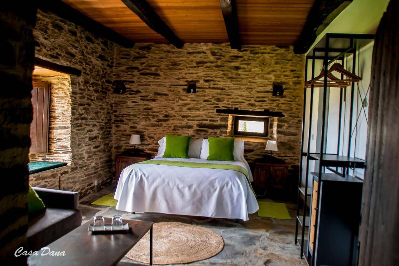 Double Room with Private Bathroom in Incio, Reserva da Biosfera Ribeira Sacra e Serras do Oribio e Courel