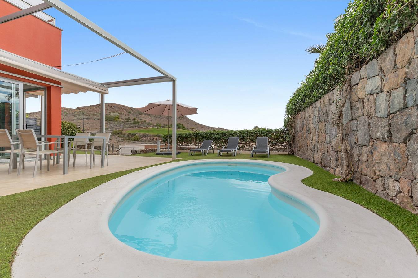 Villa vacacional 'Sunset Oasis' con piscina privada, Wi-Fi y aire acondicionado in Salobre, San Bartolomé de Tirajana