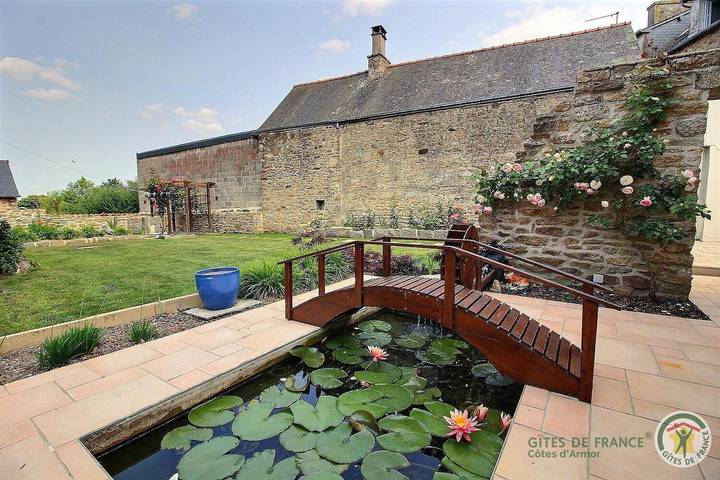 Location de vacances pour 2 personnes, avec jardin dans Le Mené - 3