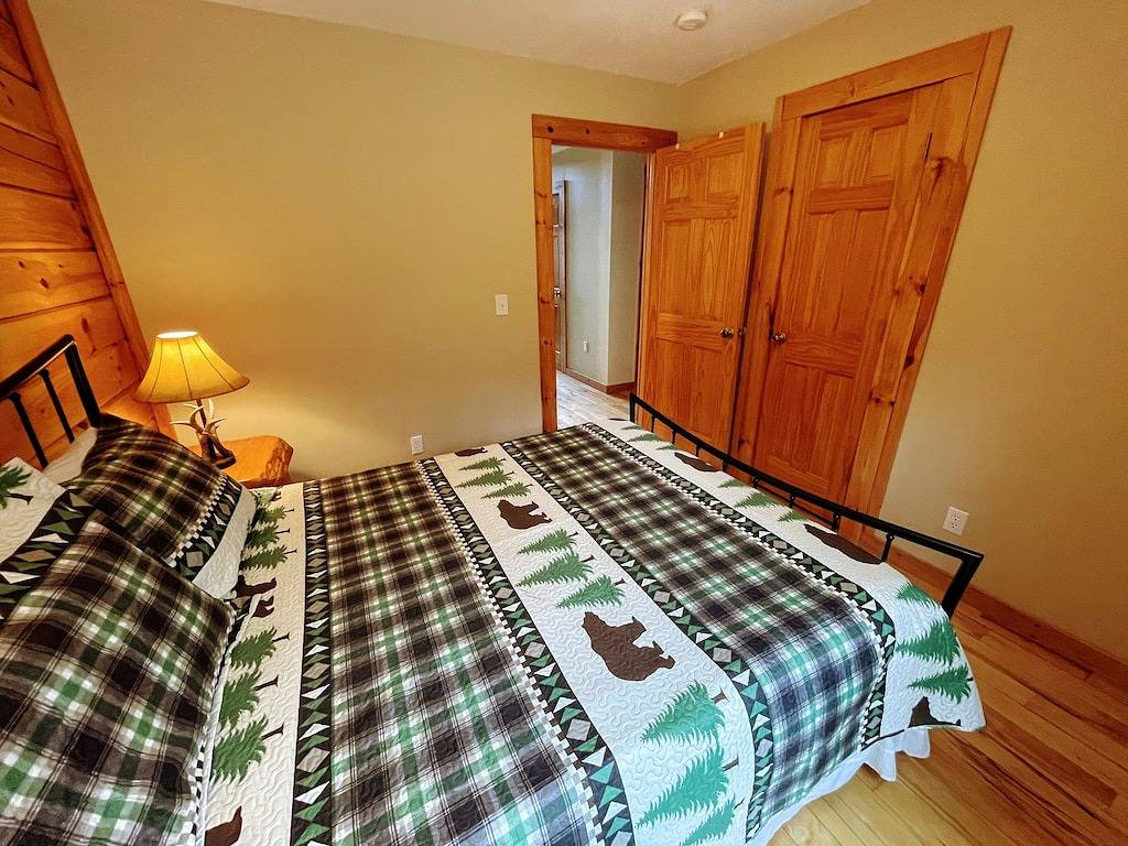 Spectacular year-round views of Smokey Mountain National Park from a D-Log Cabin in Jackson County