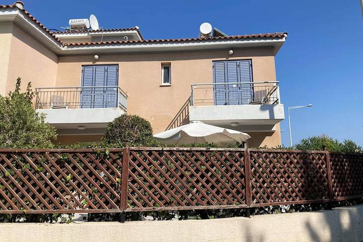 Villa for 6 people, with Balcony and Garden as well as Pool in Kato Paphos