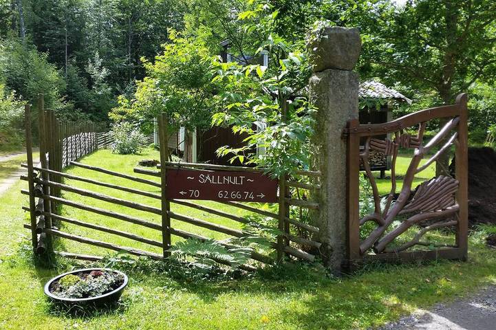 Log cabin for 4 people, with garden and sauna as well as balcony in Sweden
