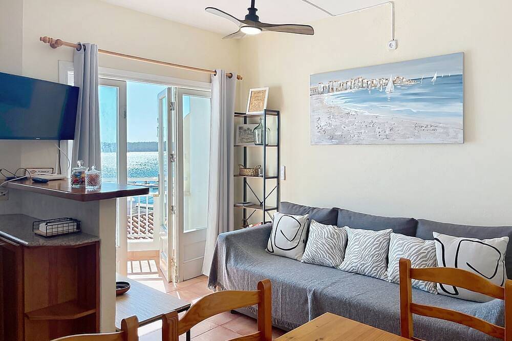 Apartamento entero, F76. Vistas al mar en Fornells! in Fornells, Es Mercadal