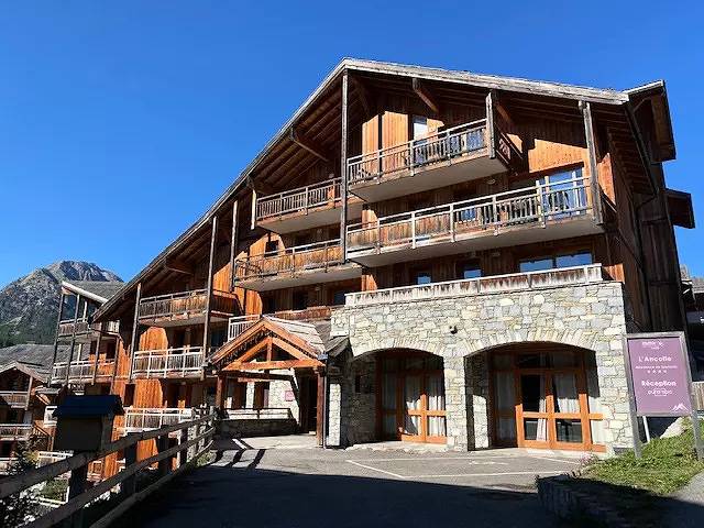 Appartement entier, Appartement en duplex - Garage couvert - 50 m des pistes de ski in Montgenèvre, Région de Briançon