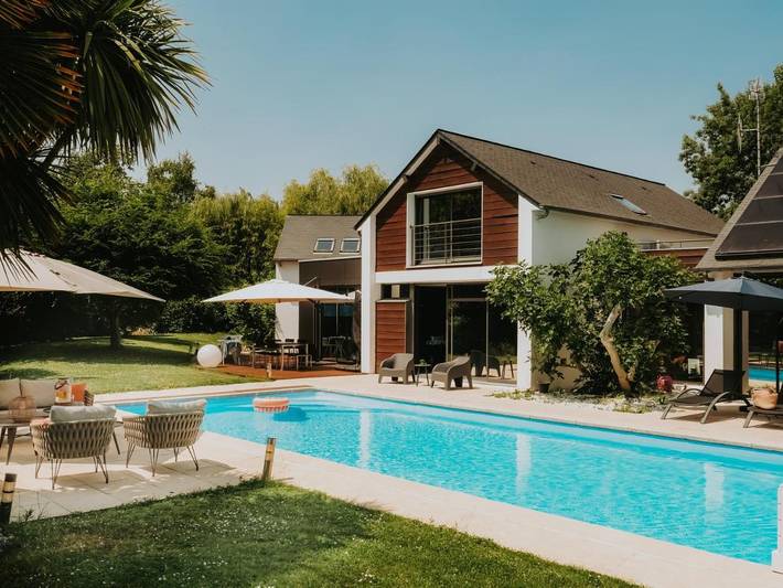 Chambre d’hôte pour 3 personnes, avec Terrasse et Jardin ainsi que Piscine et Vue