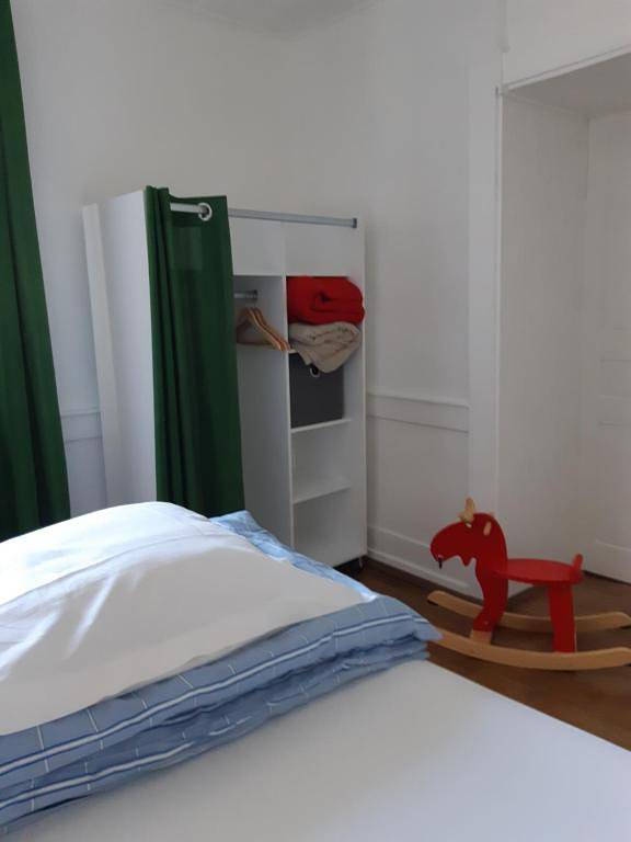 Gîte pour 14 personnes, avec jardin ainsi que terrasse et jacuzzi, animaux acceptés dans Parc naturel régional du Doubs Horloger - 3