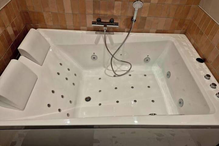 Ganze Wohnung, Jacuzzi apartment with terrace in Vernon (Normandie), Évreux und Umgebung