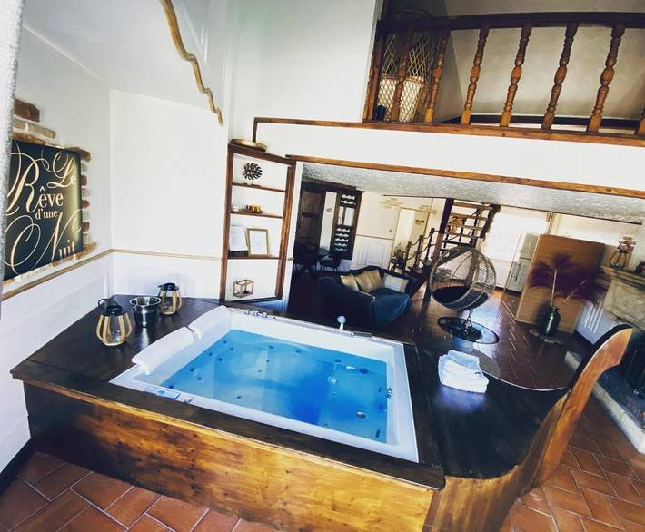 Village de vacances pour 2 personnes, avec sauna ainsi que jacuzzi et terrasse en France