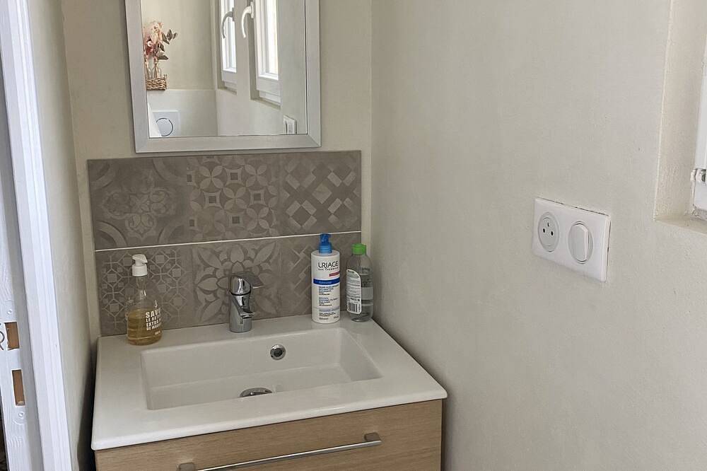 Chambre climatisée et salle d’eau Wc privés Entrée indépendante in Biot, Côte méditerranéenne (France)