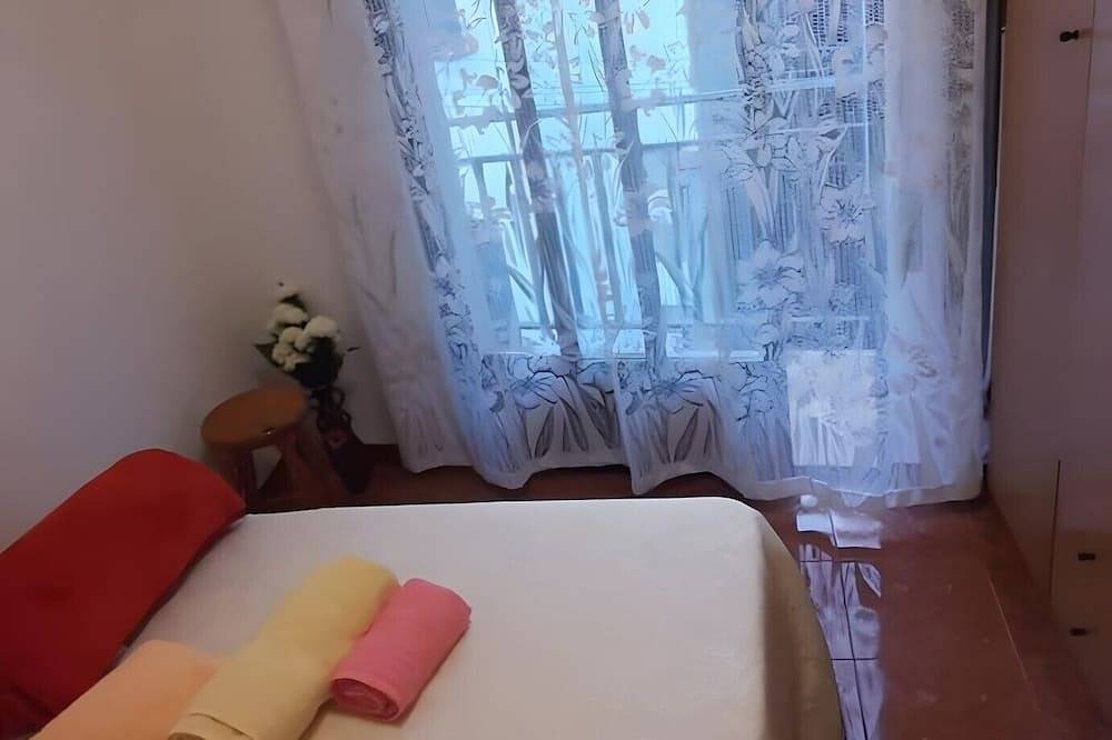 Apartamento entero, Apartamento 'El Portal De Beni 1' con balcón, Wi-Fi y aire acondicionado in Pedro Bernardo, Valle del Tiétar