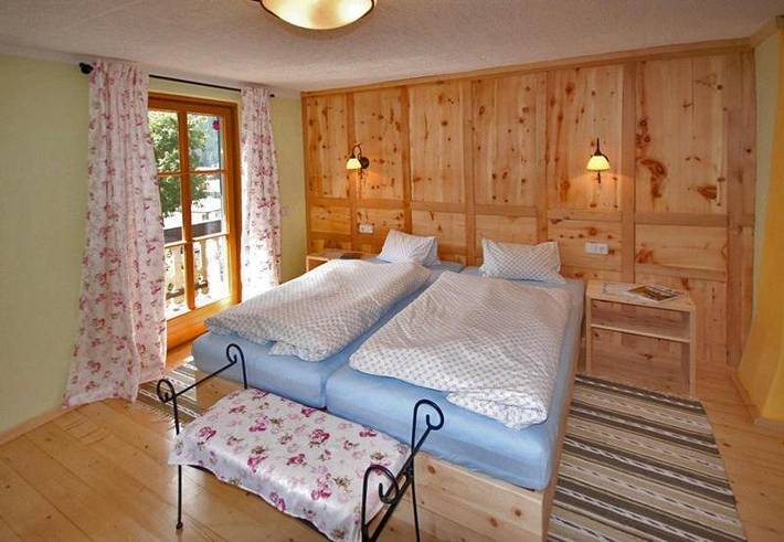 Hotel für 5 Personen, mit Balkon und Terrasse sowie Garten und Ausblick in Stall