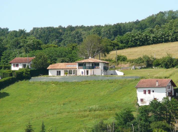 Gîte pour 2 personnes, avec balcon et jardin à Halsou