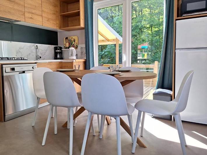 Flower Camping du Lac de la Seigneurie - Mobilheim 6 personen - Cottage Ohara Côté Jardin Premium - 36m² - 3 Zimmer + Halboffene Terrasse + Tv + Lv + Waldblick 6 pers. in Leval, Territoire-de-Belfort