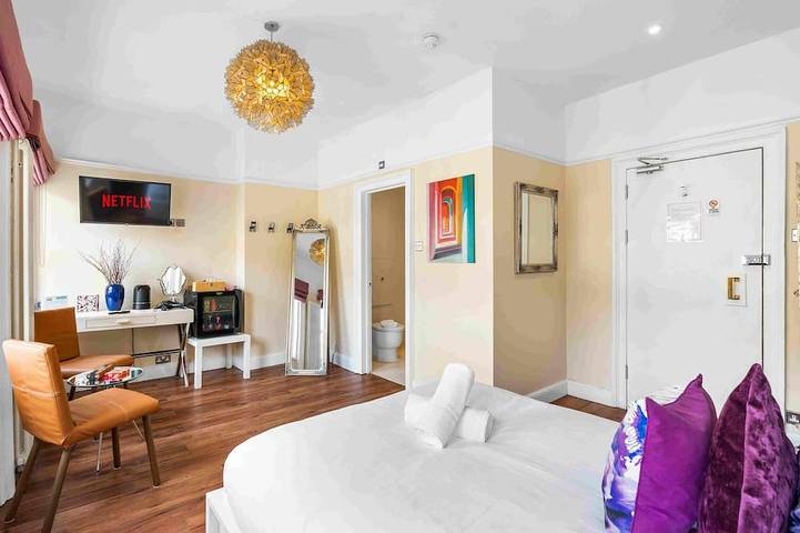 Bed and breakfast for 16 people in Brighton