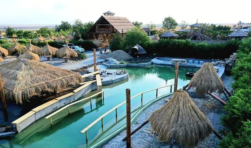 Camping para 4 personas, con vistas además de jardín y terraza en Rumania