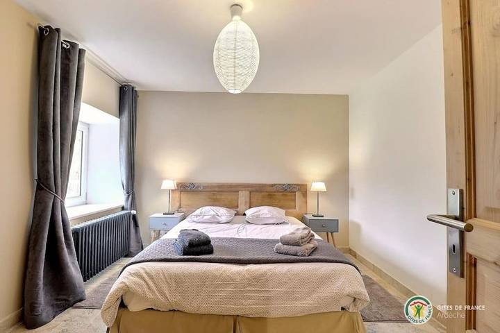 Location de vacances pour 6 personnes, avec Jacuzzi et Terrasse ainsi que Jardin et Sauna à Roiffieux - 2